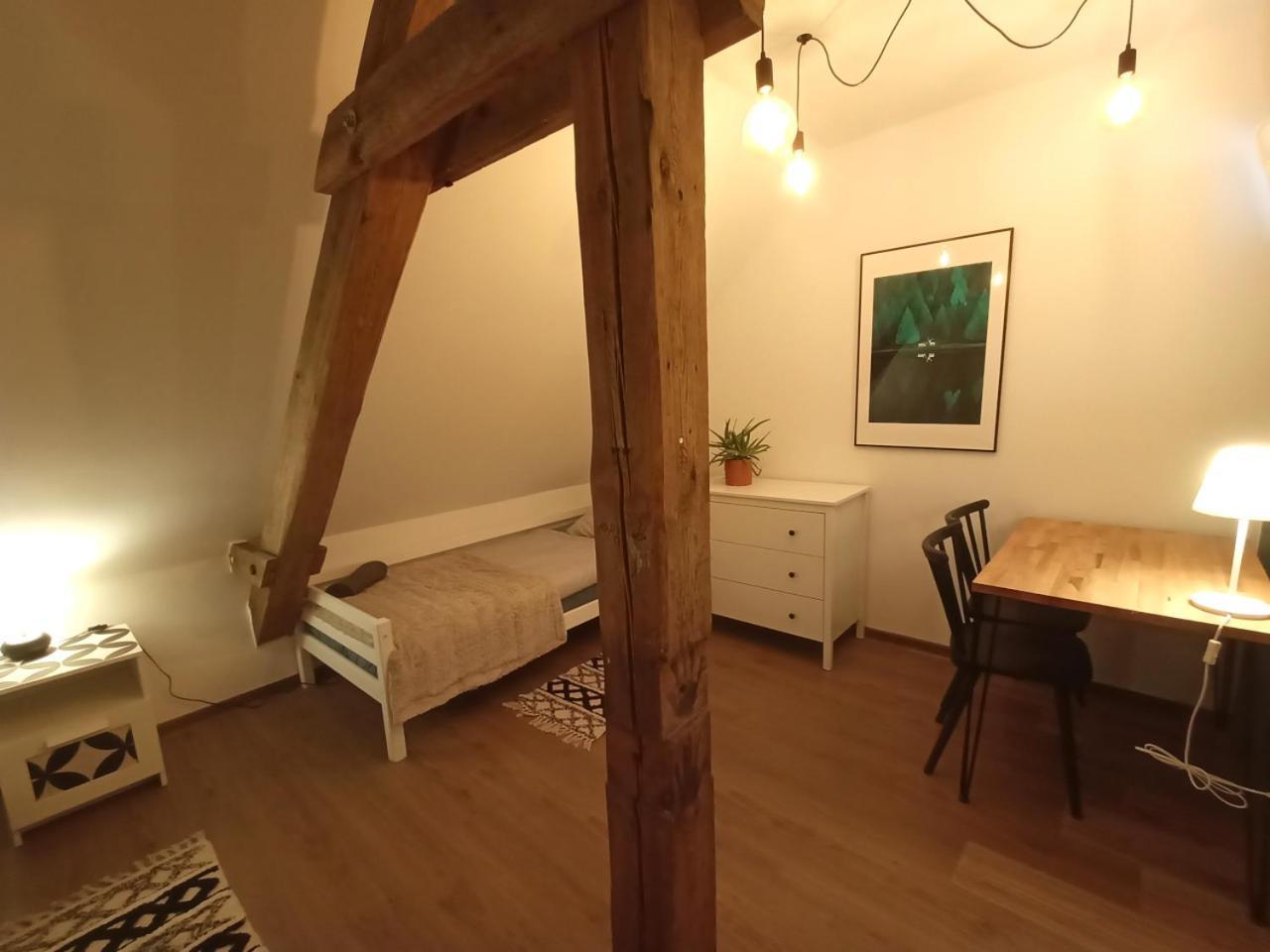 Lemuria Pokoje Hostel Chojnowska A レグニツァ エクステリア 写真