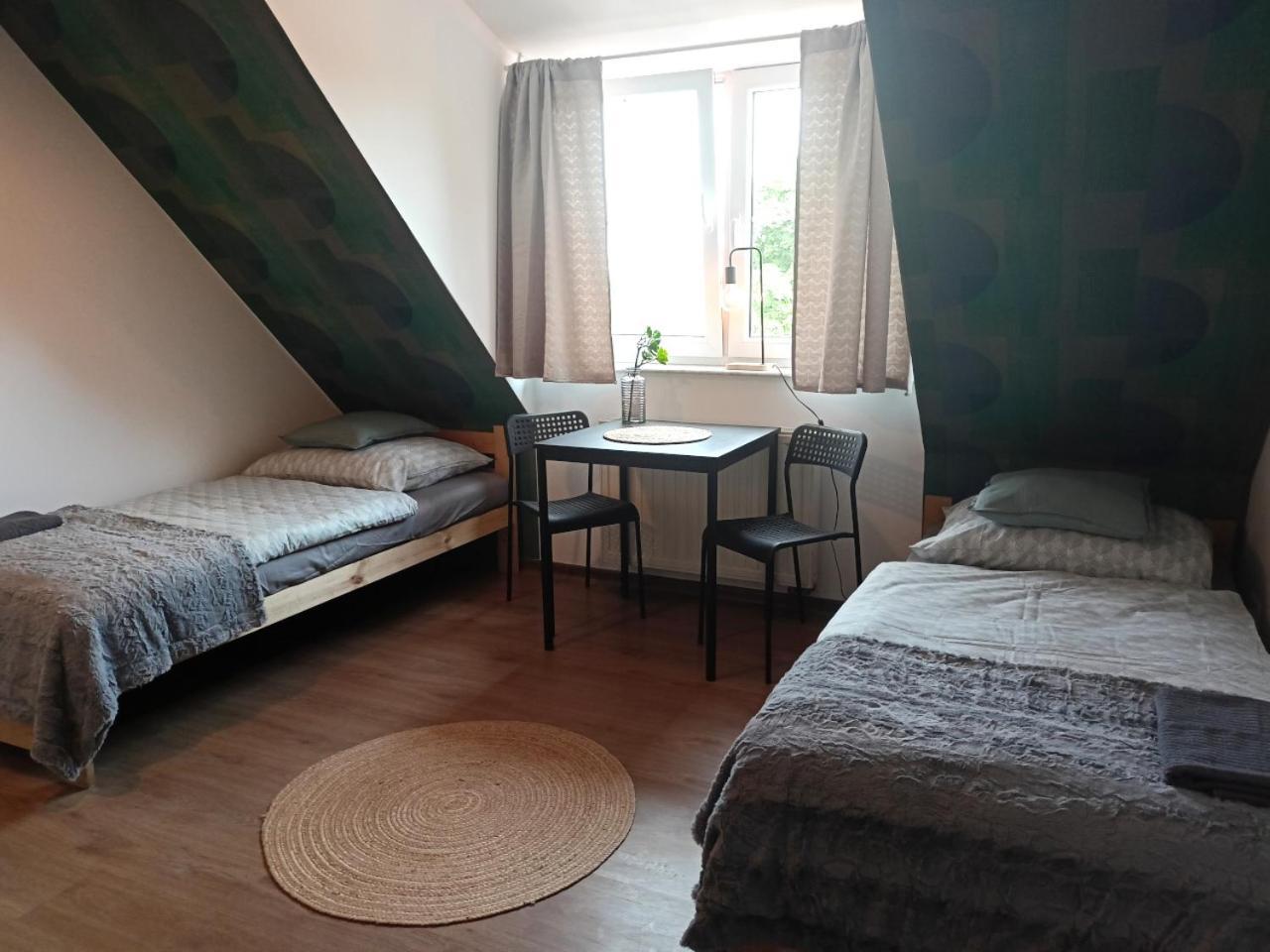 Lemuria Pokoje Hostel Chojnowska A レグニツァ エクステリア 写真