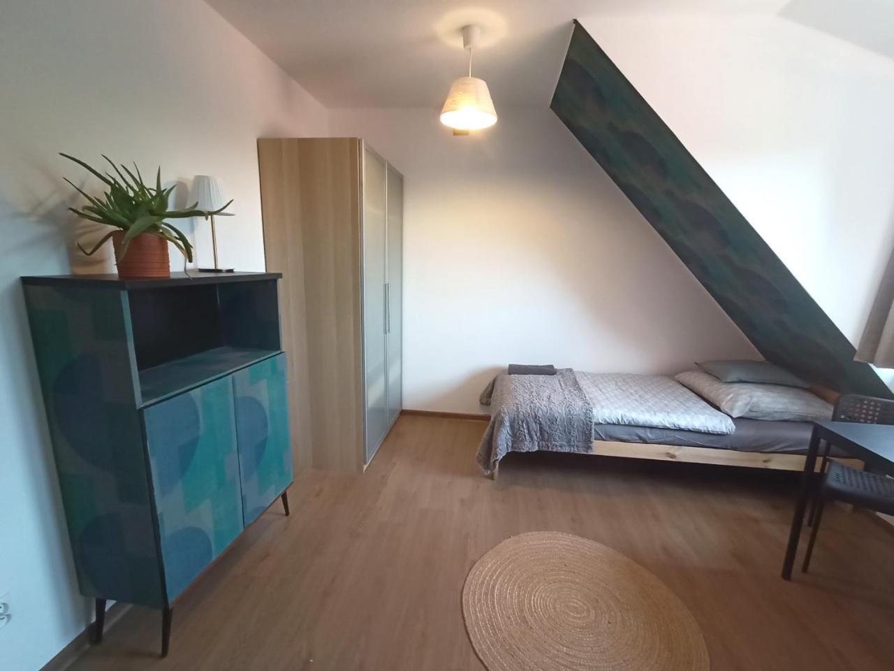 Lemuria Pokoje Hostel Chojnowska A レグニツァ エクステリア 写真