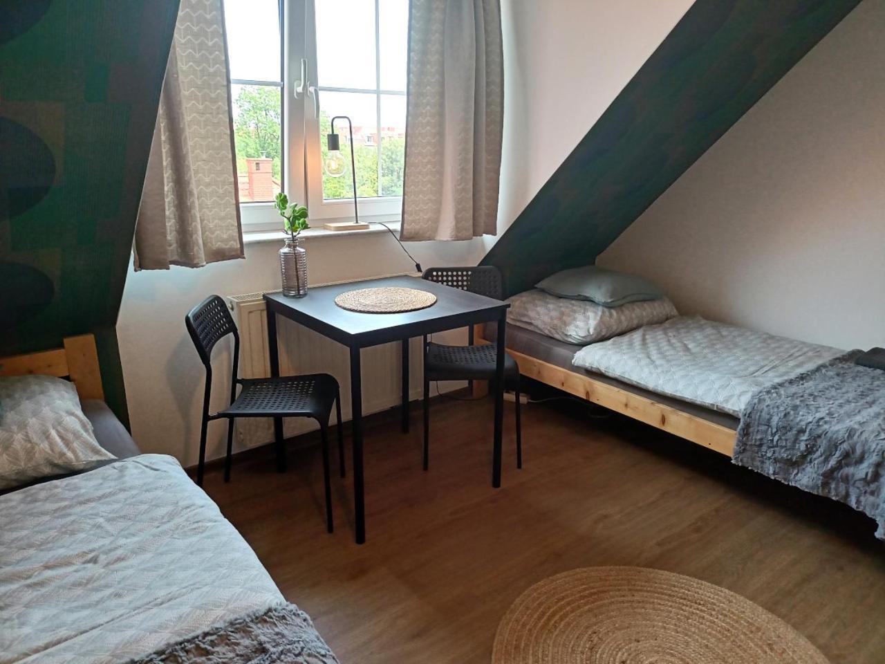 Lemuria Pokoje Hostel Chojnowska A レグニツァ エクステリア 写真