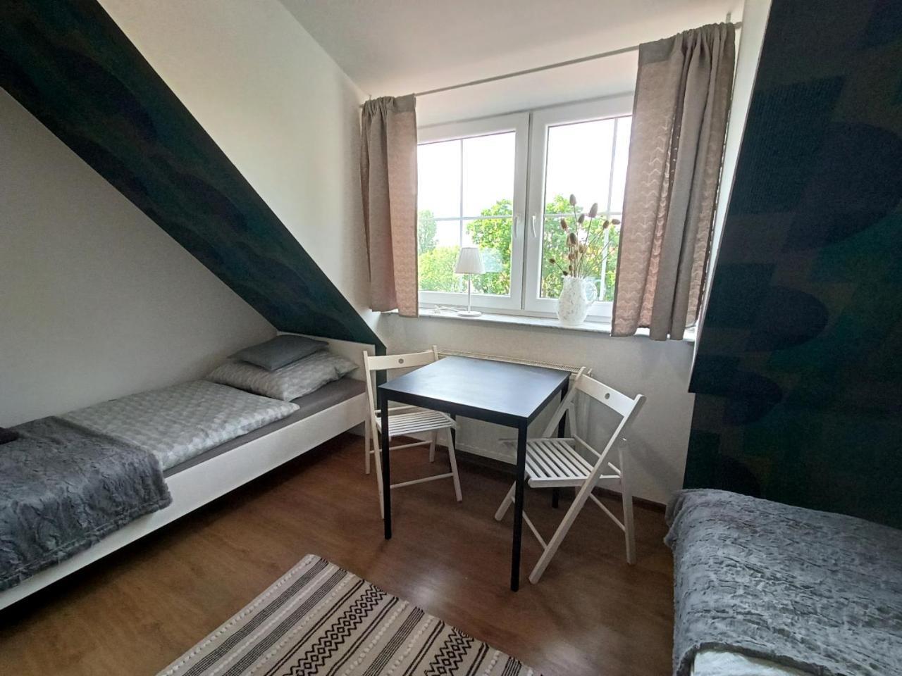 Lemuria Pokoje Hostel Chojnowska A レグニツァ エクステリア 写真