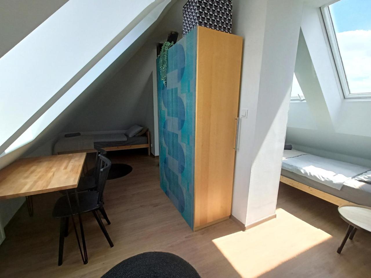 Lemuria Pokoje Hostel Chojnowska A レグニツァ エクステリア 写真