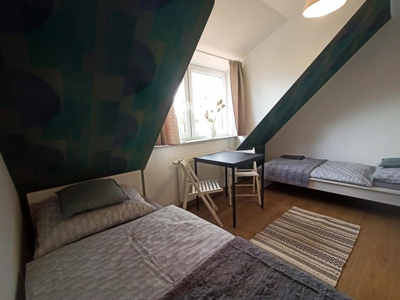 Lemuria Pokoje Hostel Chojnowska A レグニツァ エクステリア 写真