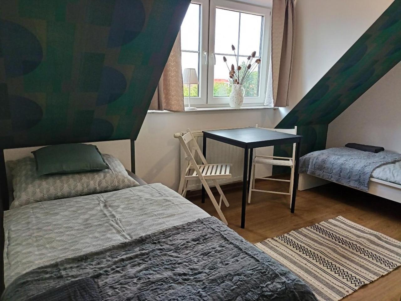 Lemuria Pokoje Hostel Chojnowska A レグニツァ エクステリア 写真